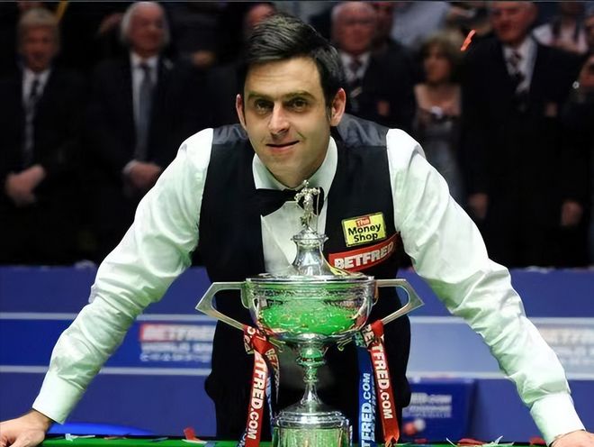 他在背后付 他在背后付